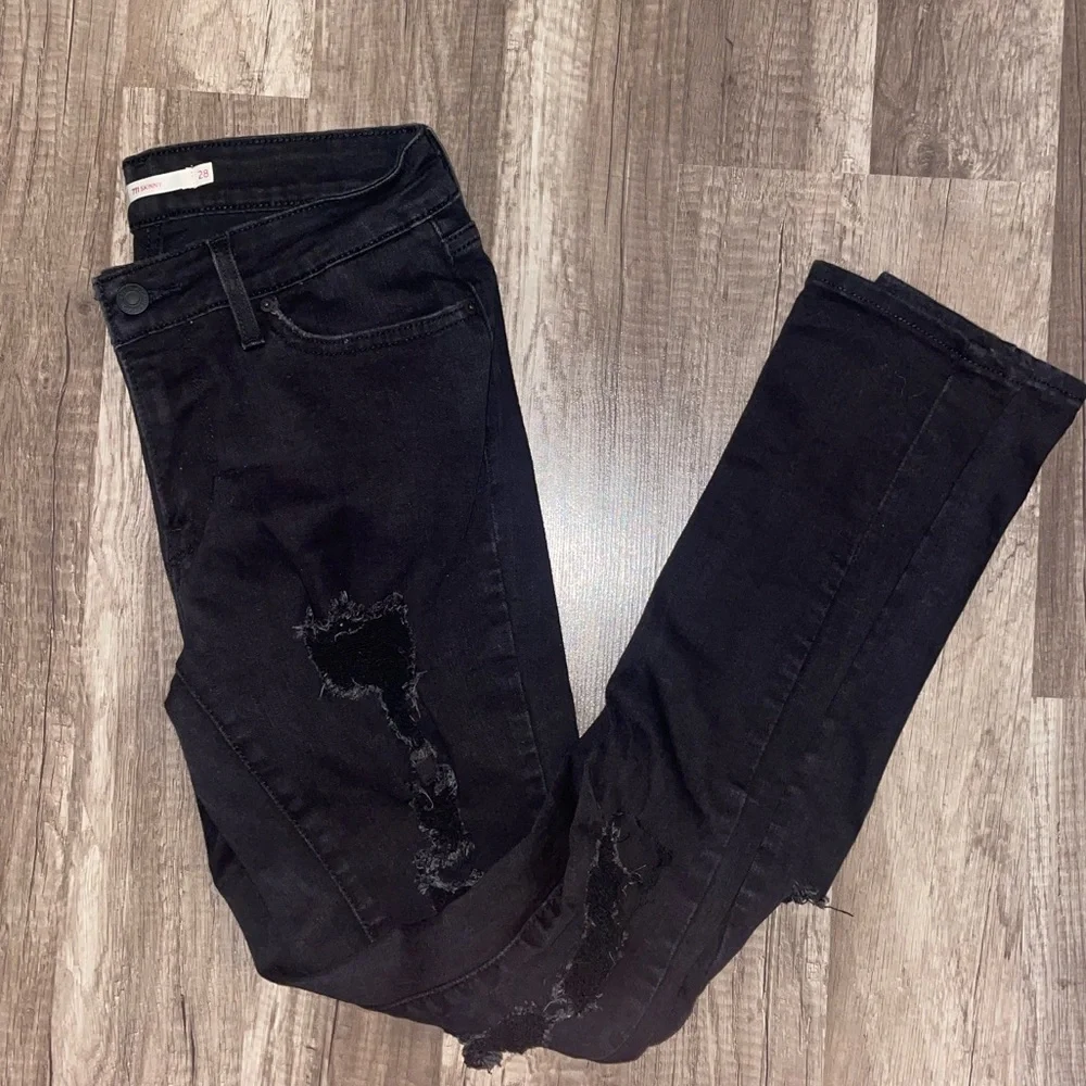 Levi’s Black Skinny Jeans - Picture 1 of 4